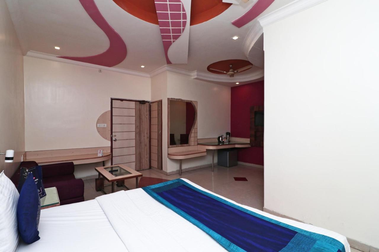 Hotel Deep Kanpur Buitenkant foto
