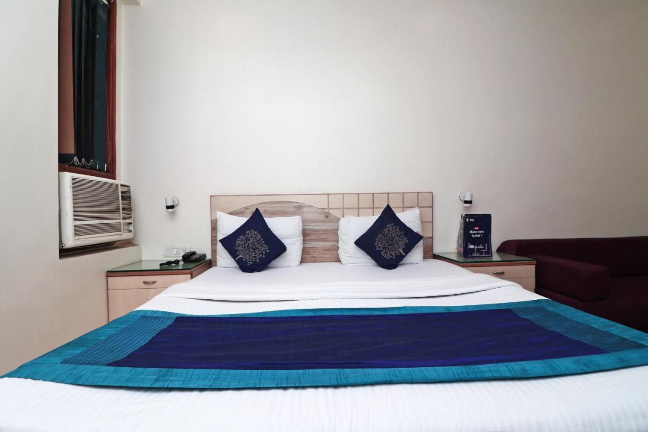 Hotel Deep Kanpur Buitenkant foto