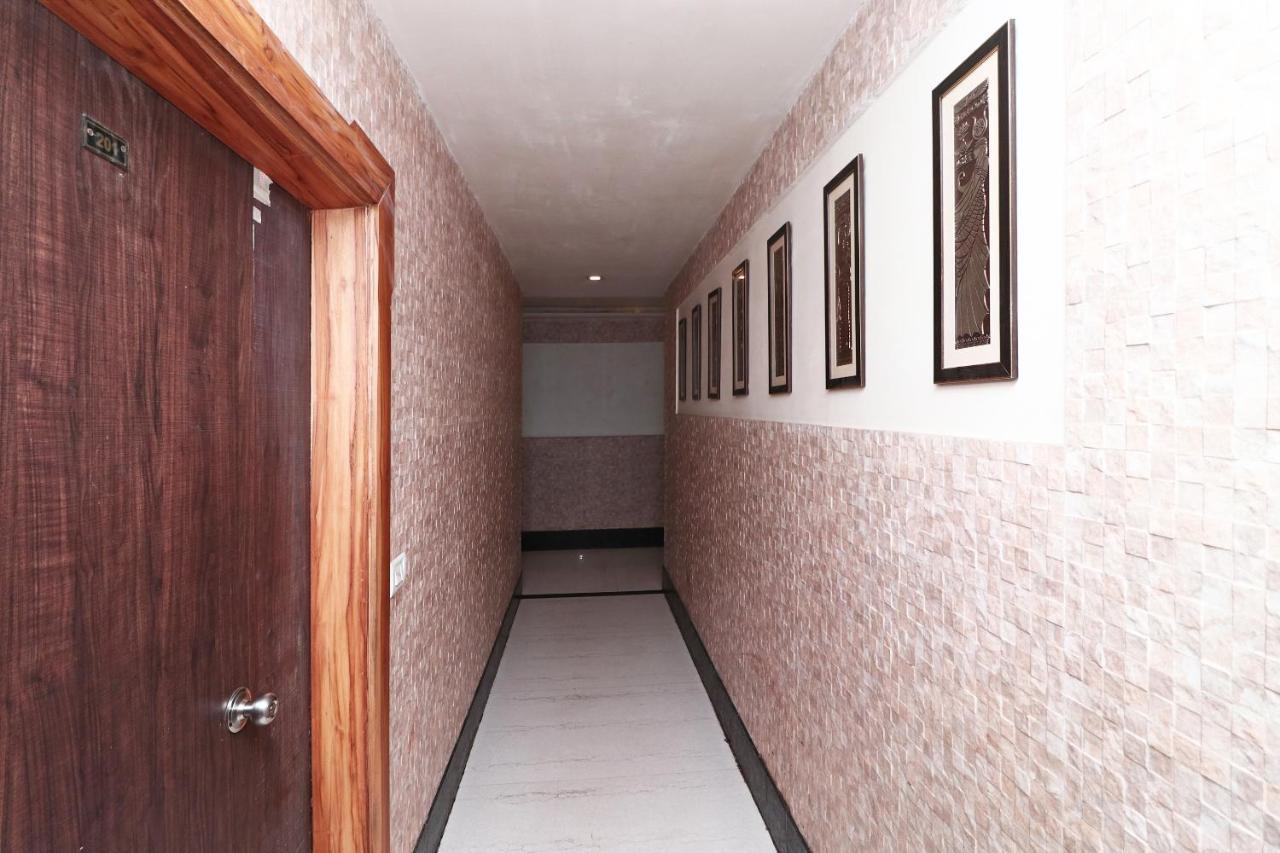 Hotel Deep Kanpur Buitenkant foto