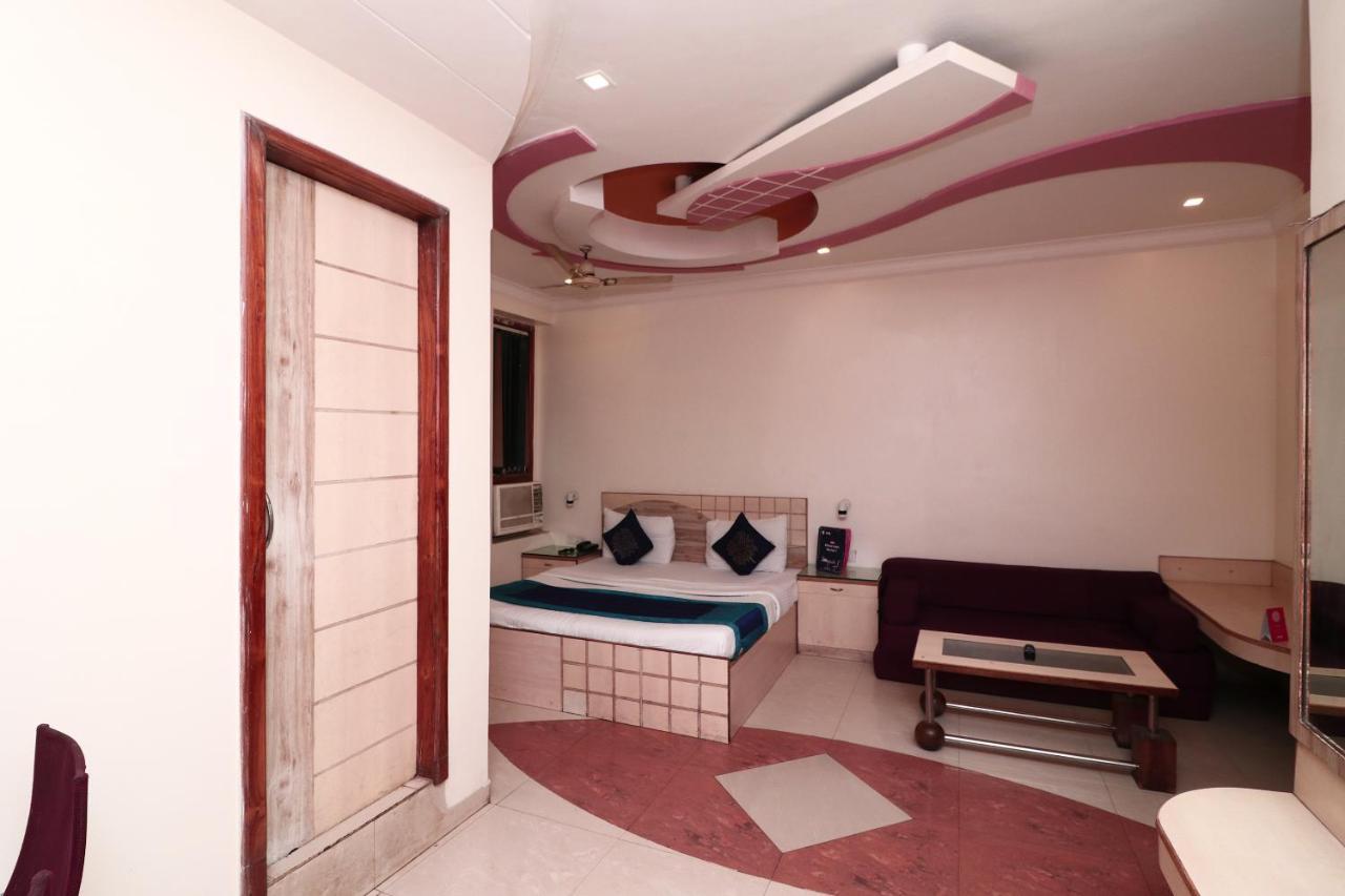 Hotel Deep Kanpur Buitenkant foto