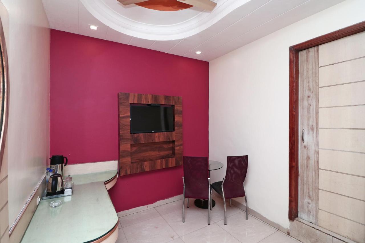 Hotel Deep Kanpur Buitenkant foto