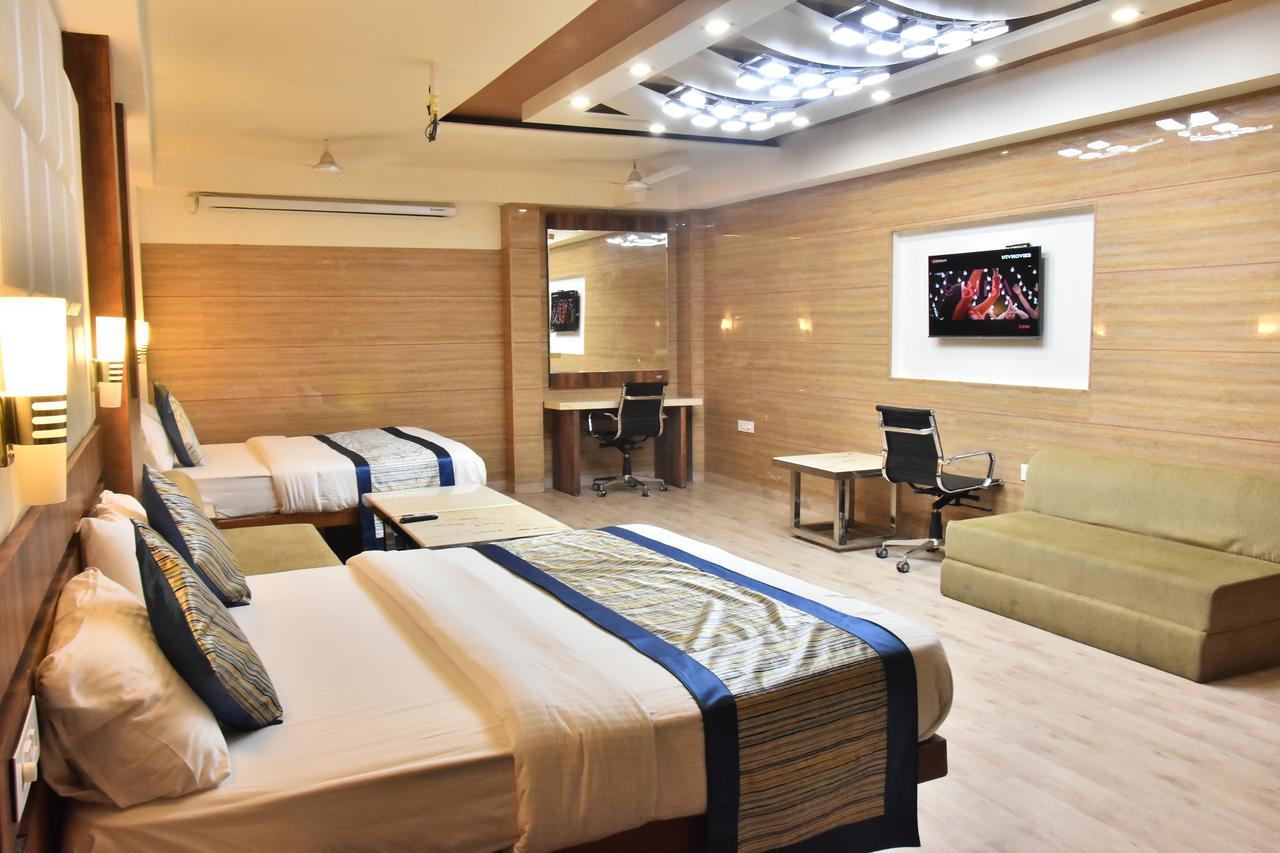 Hotel Deep Kanpur Buitenkant foto