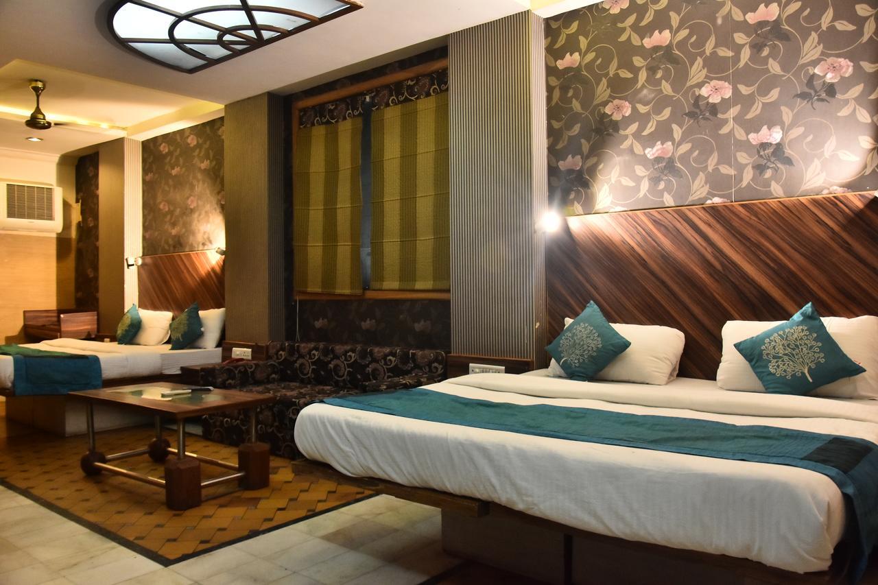 Hotel Deep Kanpur Buitenkant foto