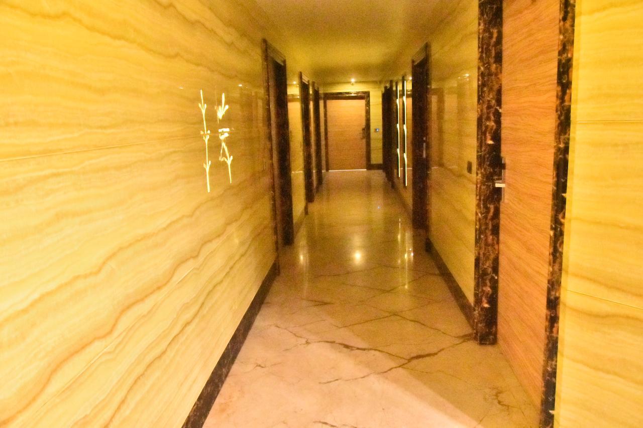 Hotel Deep Kanpur Buitenkant foto