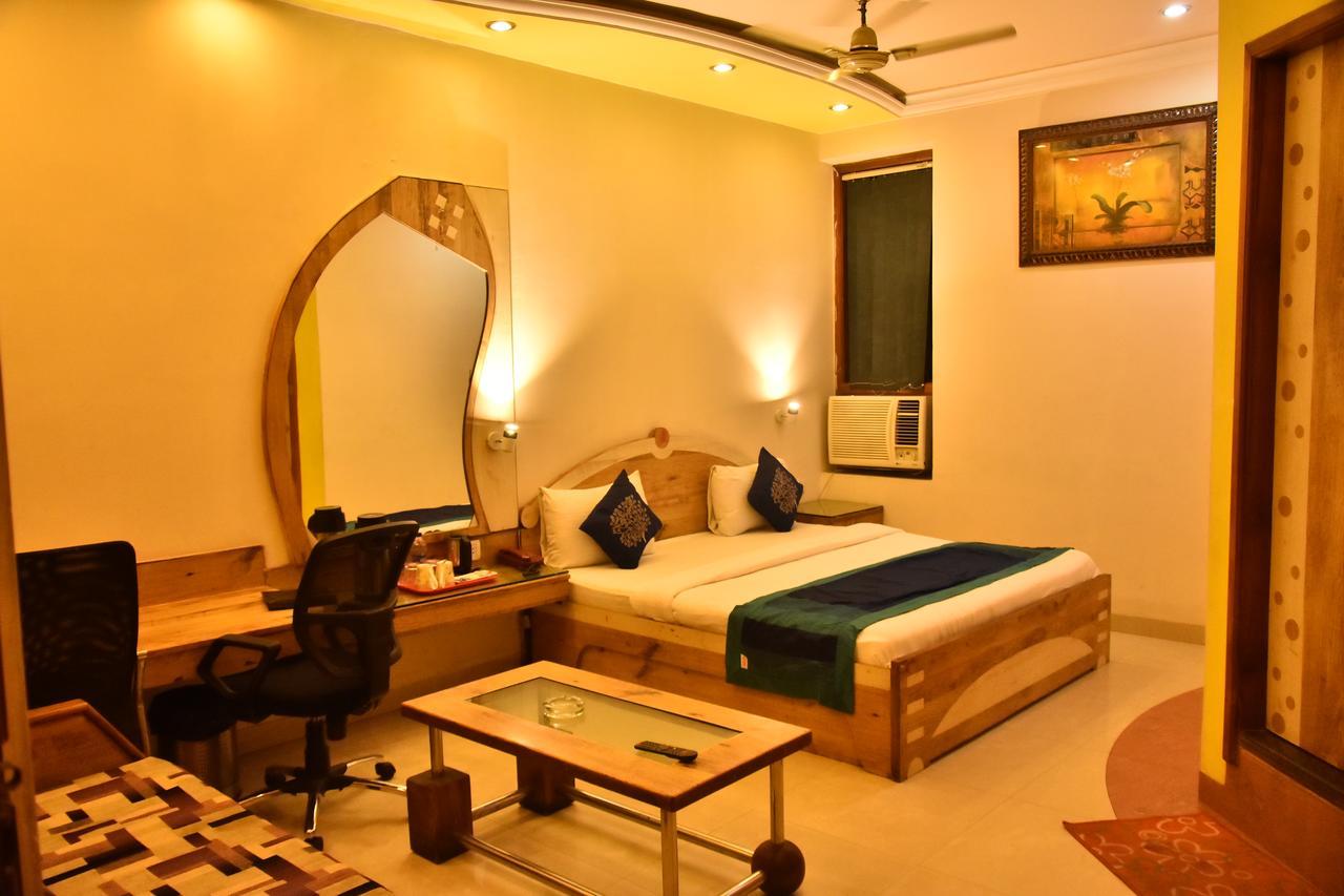 Hotel Deep Kanpur Buitenkant foto