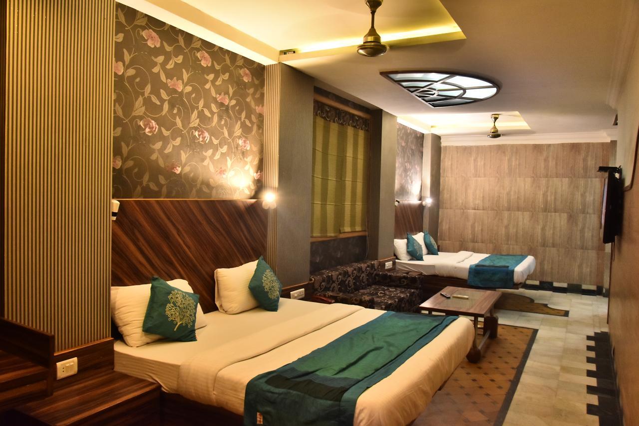 Hotel Deep Kanpur Buitenkant foto