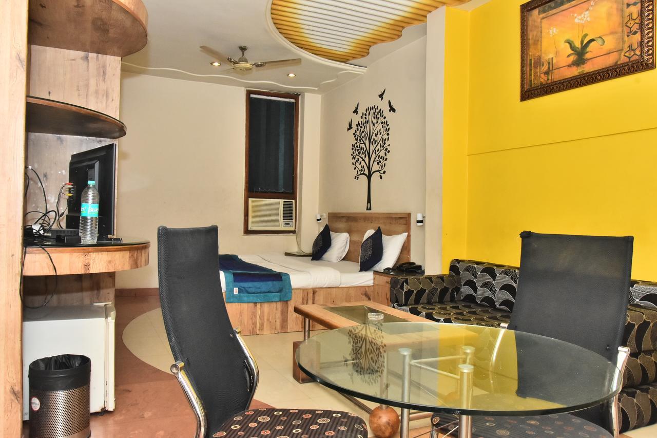 Hotel Deep Kanpur Buitenkant foto