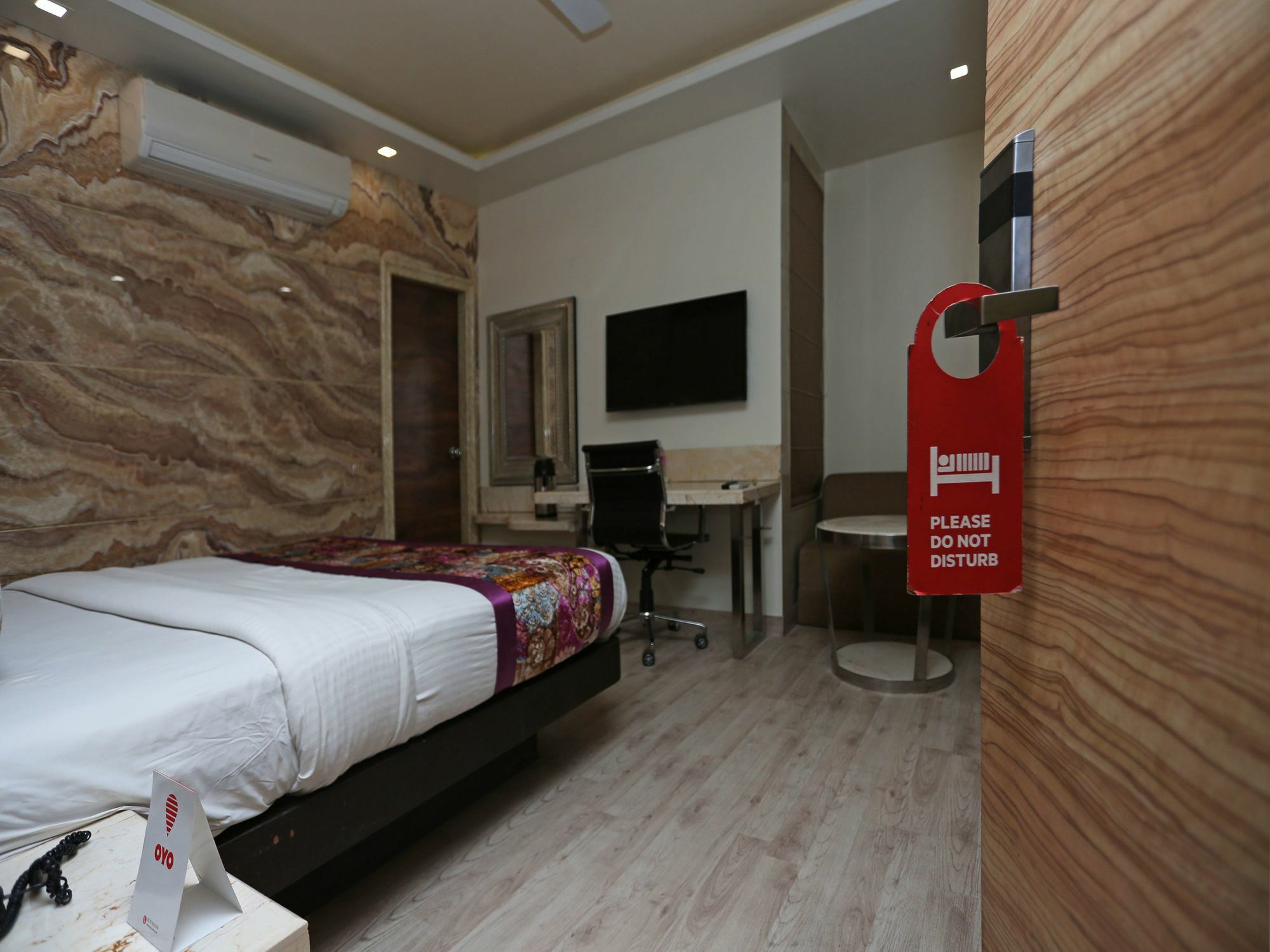 Hotel Deep Kanpur Buitenkant foto
