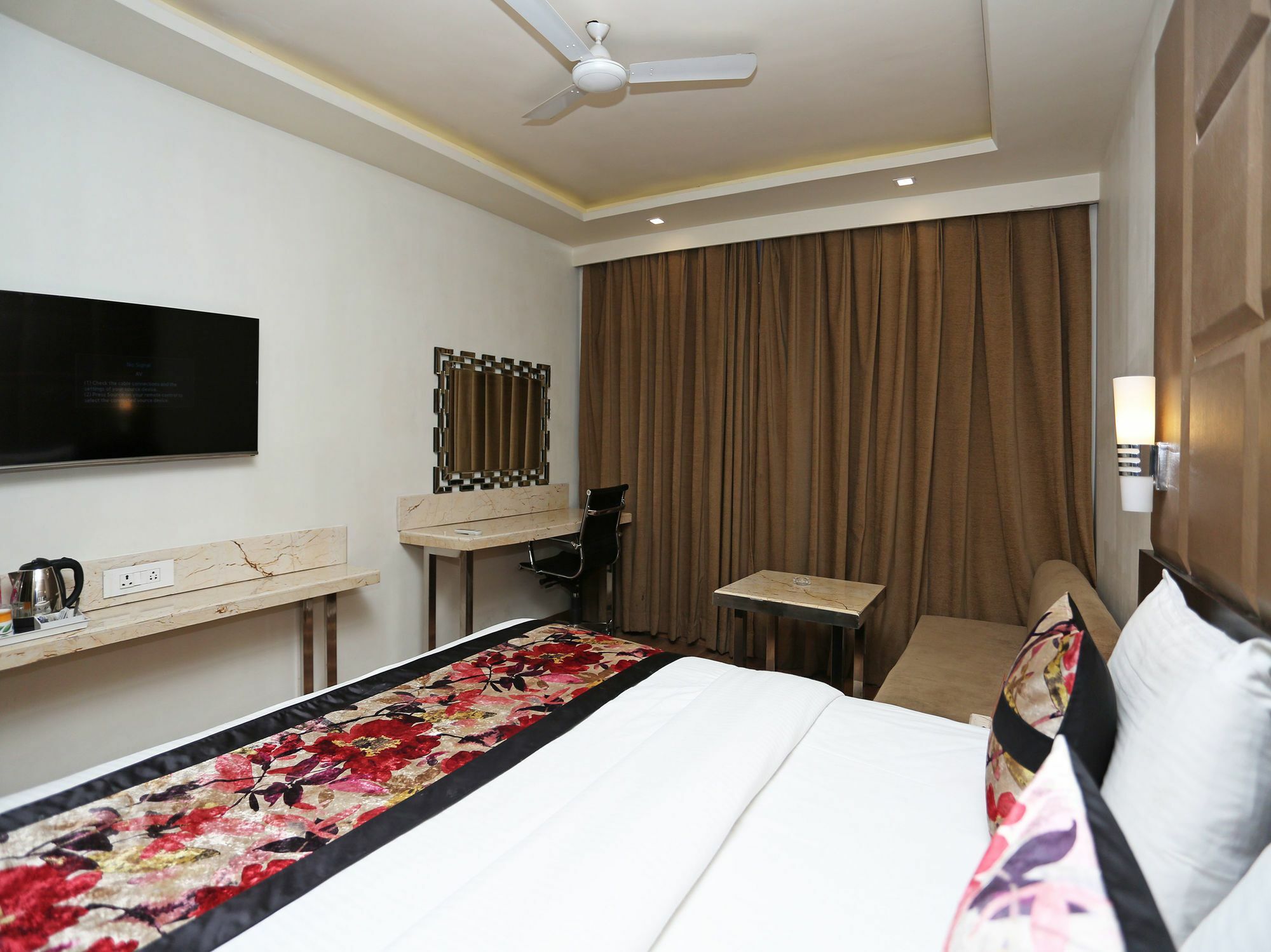 Hotel Deep Kanpur Buitenkant foto