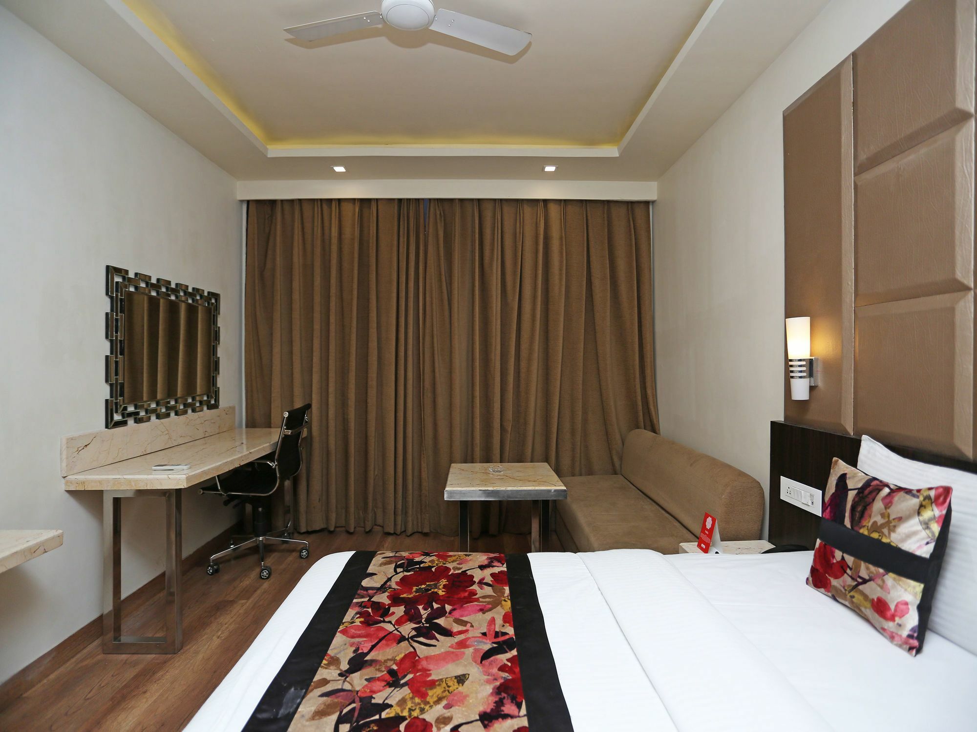 Hotel Deep Kanpur Buitenkant foto