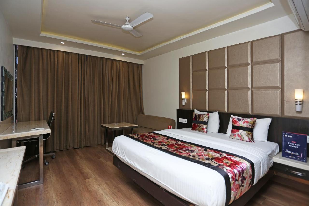 Hotel Deep Kanpur Buitenkant foto