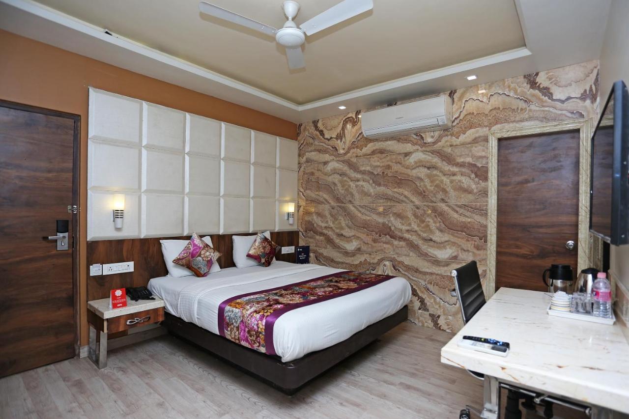 Hotel Deep Kanpur Buitenkant foto